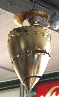 Lampadario a spirale dorato